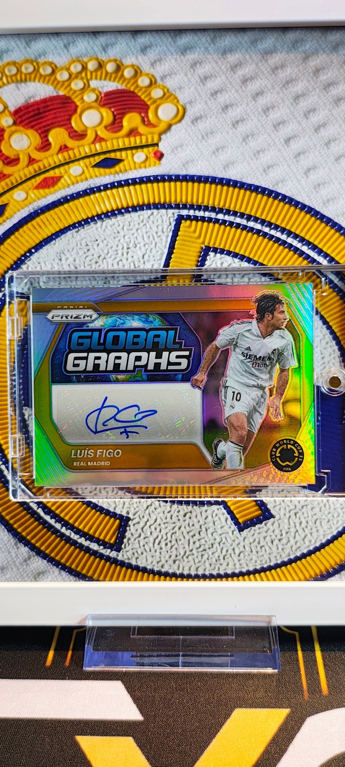 Luis Figo autograf /49 – Panini Prizm Global Graphs i Real Madrid-ramme