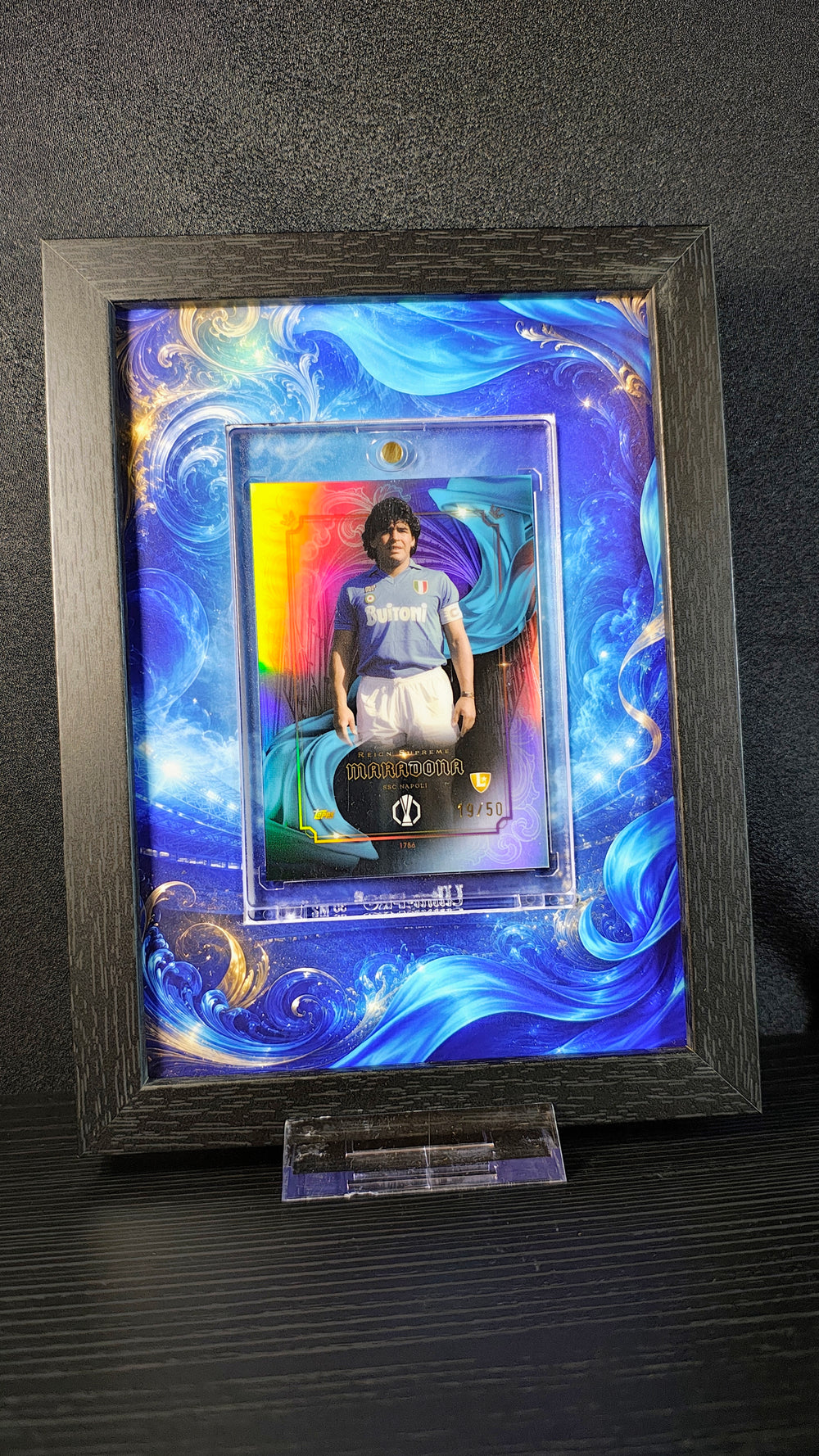 Diego Maradona Reign Supreme 19/50 – innrammet Napoli-kort ⚽👑