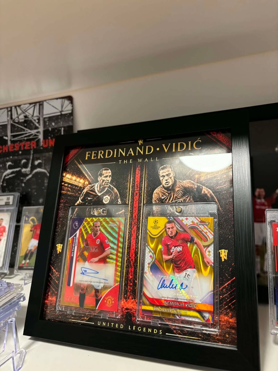 Detalj av håndlaget Ferdinand og Vidić-ramme